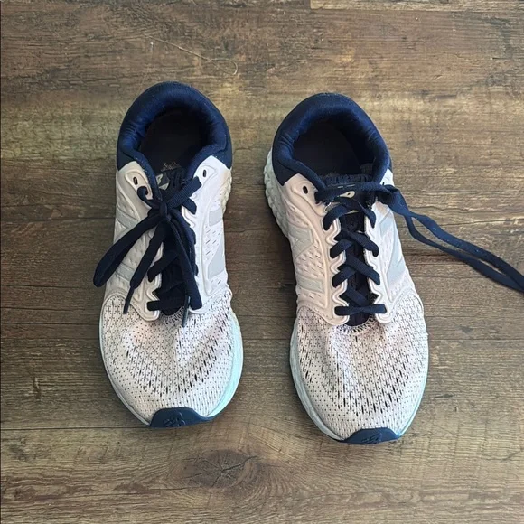 New Balance Women's Pink & Navy Athletic Shoes - Picture 2 of 3